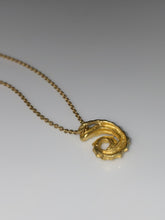 Load image into Gallery viewer, SEAHORSE NECKLACE