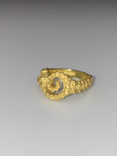 Load image into Gallery viewer, SEAHORSE RING