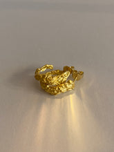 Load image into Gallery viewer, FLORID HOOP EARRINGS