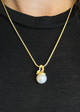 Load image into Gallery viewer, SWAN LAKE NECKLACE — PEARL
