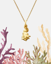 Load image into Gallery viewer, QUEEN SHELL CHARM