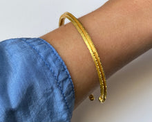 Load image into Gallery viewer, VESUV BRACELET