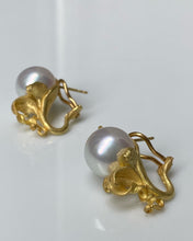 Load image into Gallery viewer, ORCHID EARRINGS — PEARLS