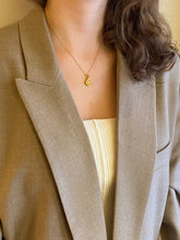 Load image into Gallery viewer, VOLUTE NECKLACE