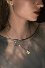 Load image into Gallery viewer, FIORE NECKLACE — PALM CHAIN
